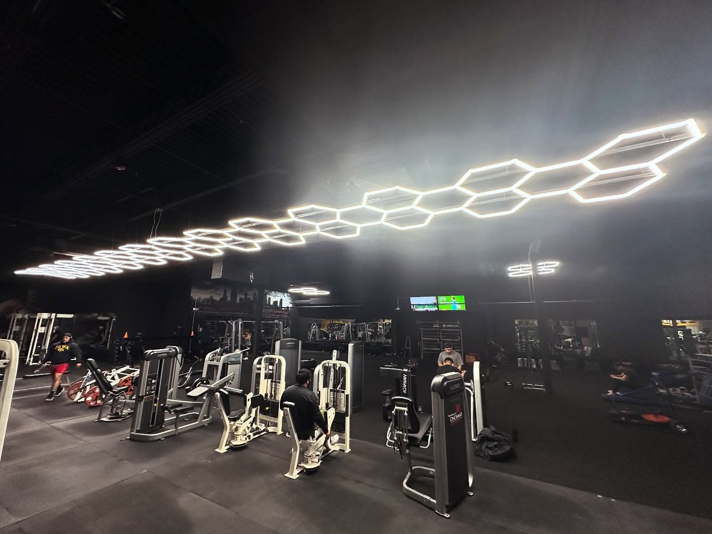 ryseathleticclub: Another night, the whole floor's alive. ⚡